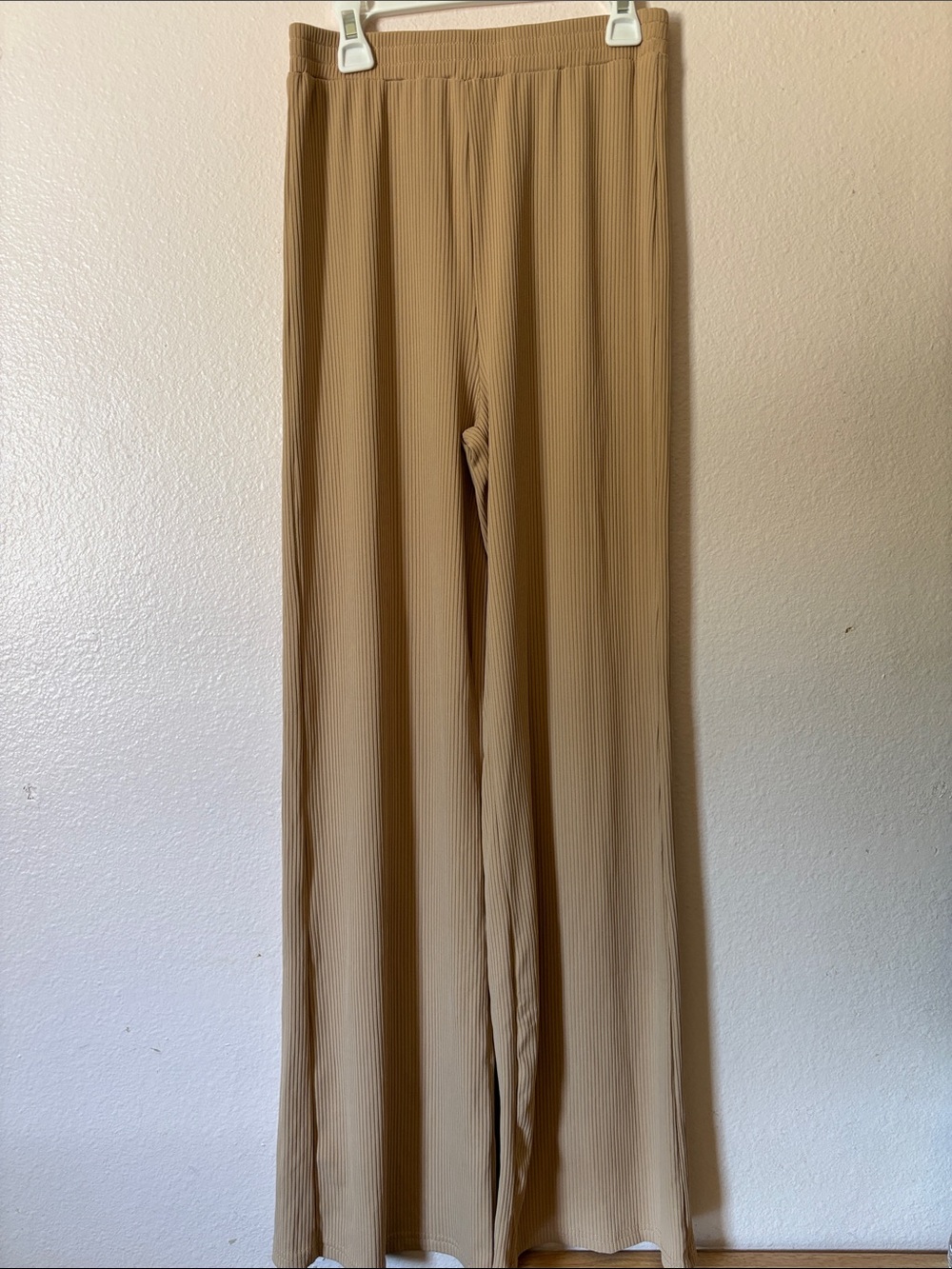 Woman’s Tan Wide Leg Ribbed Flowy Pants, Size XS